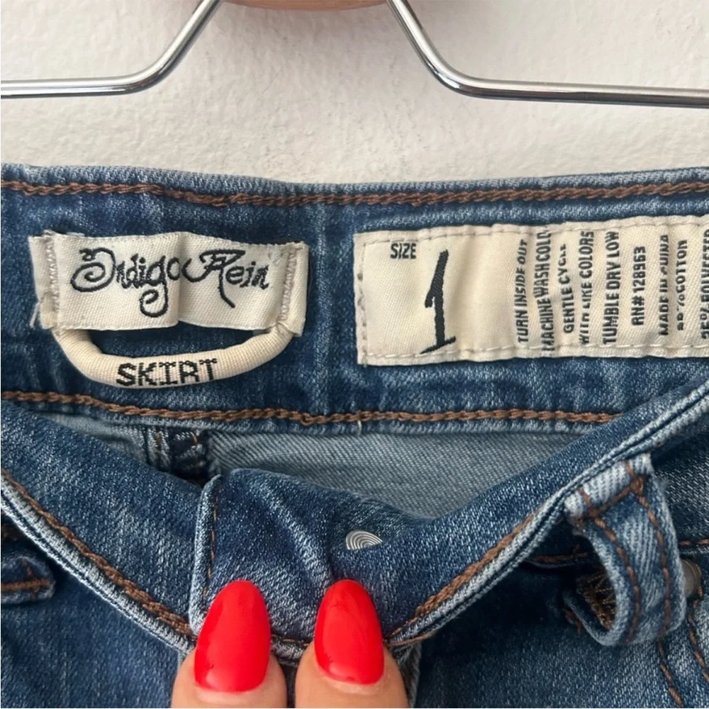 Indigo Rein Size 1 Two Tone Blue Denim Button Down Mini Skirt